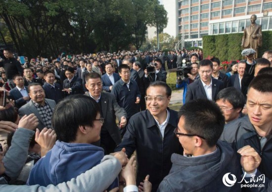 李克强与大学生分享读书往事:每天早起排队占座【10】