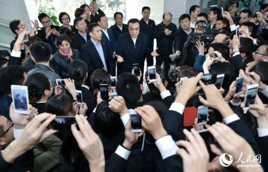 李克强与大学生分享读书往事:每天早起排队占座【22】