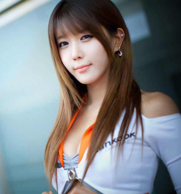 韩国游戏展妹子不如中国 <em>美女</em>胸部遭袭 - <em>三湘</em>