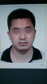 四川简阳人都双华伸手救同事，却被人群挤倒