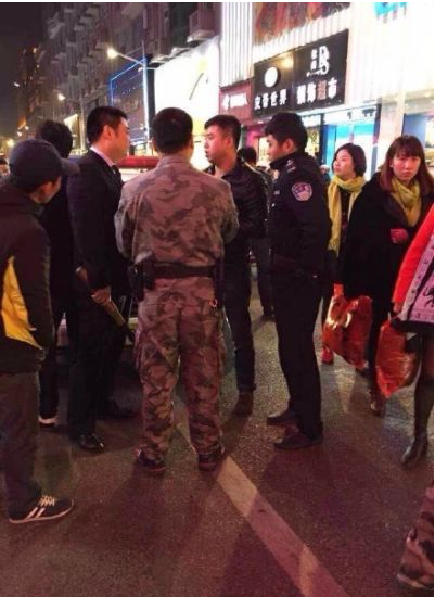 福建晋江街头数名男子持刀砍人 有9人受伤