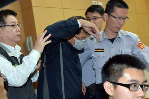 台北监狱官员1家4口整容费用由犯人买单