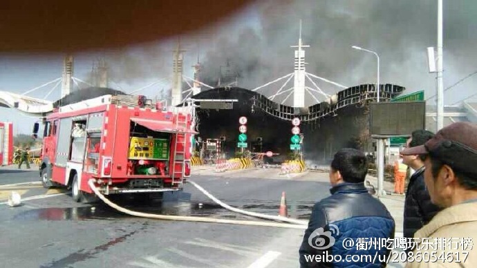 收费站图片大全晚上 20150116143714279.jpg