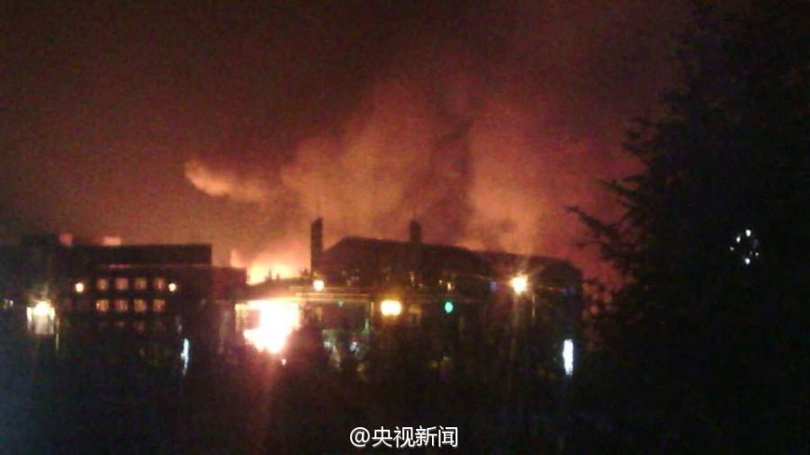 大连金州一液化气站爆炸引发大火