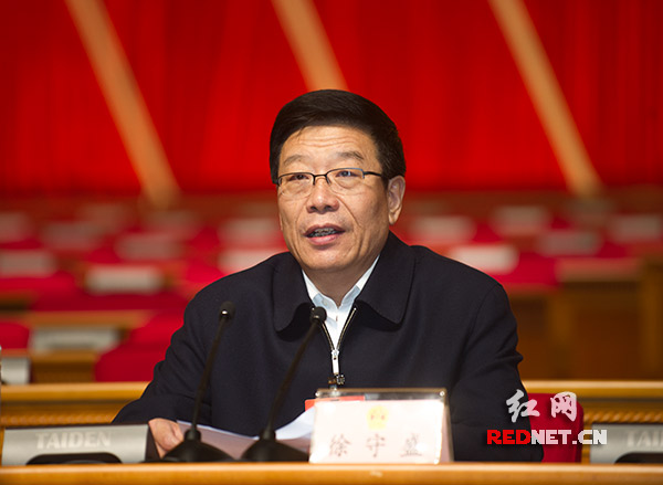 湖南省委书记、省人大常委会主任徐守盛主持会议。