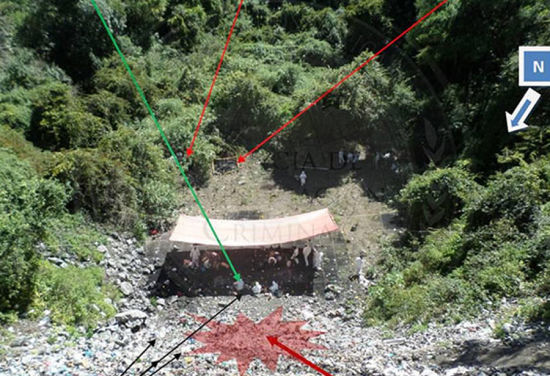 焚烧学生尸体的大坑（网页截图）