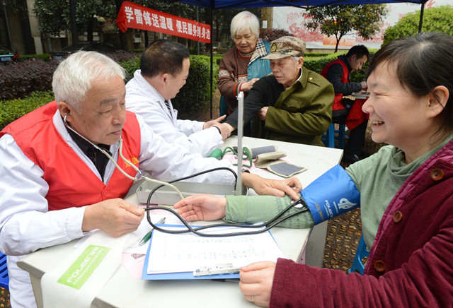 社区里的<em>红马甲</em>学雷锋<em>志愿服务队</em> - 湖南日报