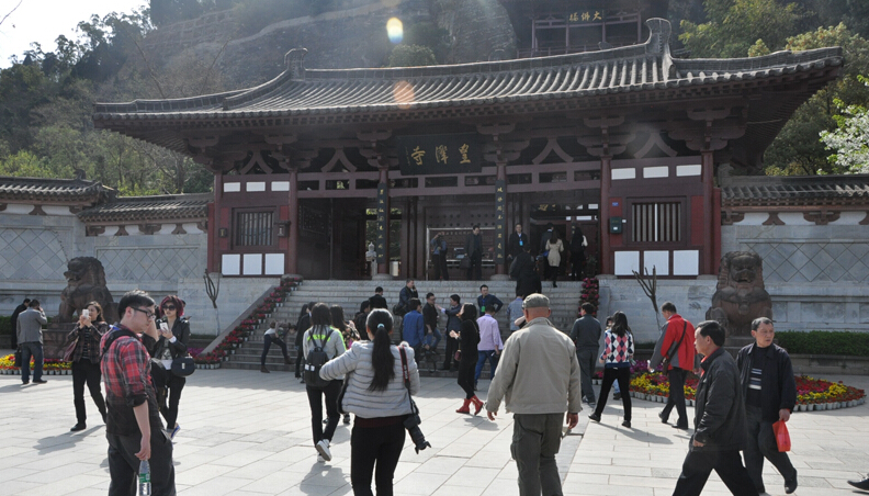 感受女皇风采 “秀美四川·蜀道花香”采风团参观皇泽寺