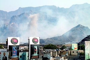 沙特等国继续空袭胡塞武装 多国人员撤离也门