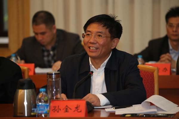 湖南省委副书记、省委网络安全和信息化领导小组副组长孙金龙讲话。
