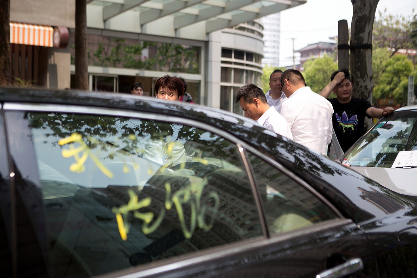 上海招聘带车司机_新手司机穿拖鞋装逼开赛车进市区,悲剧了