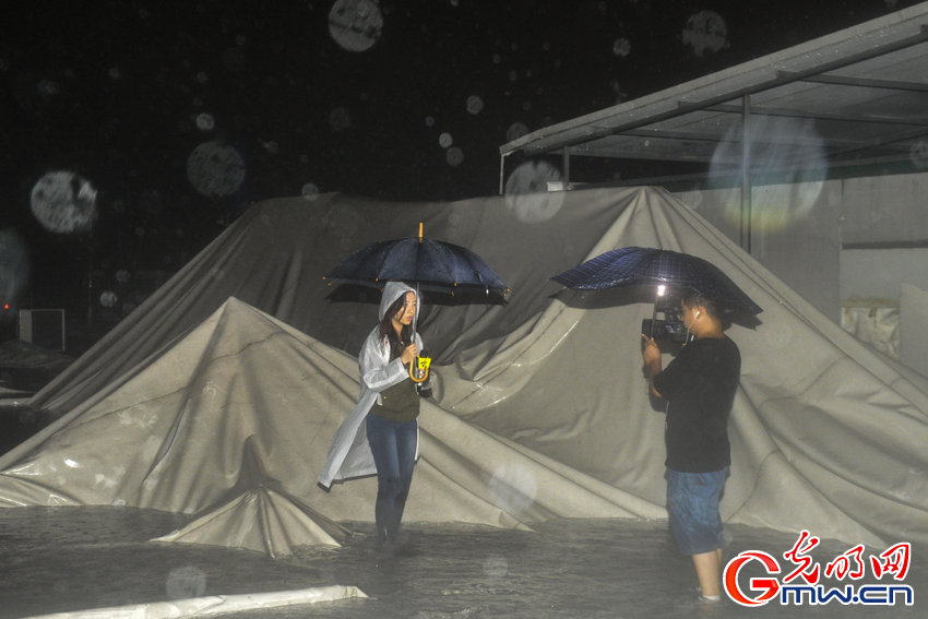 广州暴雨致奥体羽毛球馆顶棚坍塌