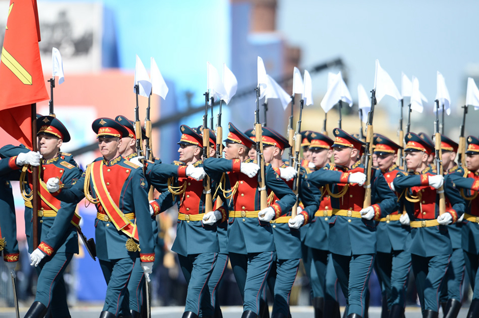 俄罗斯红场阅兵回放:中国仪仗队方阵亮眼