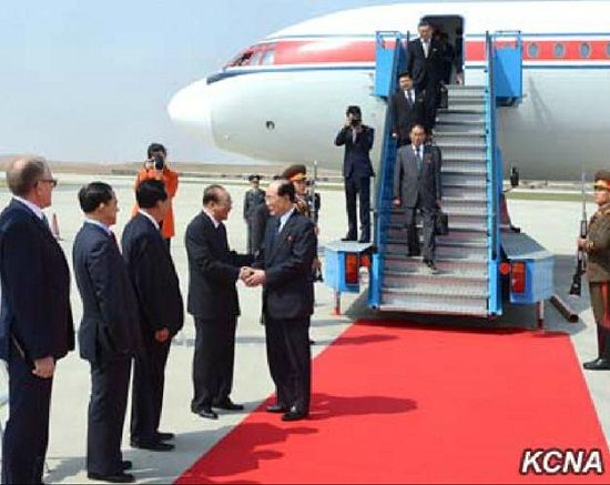 朝鲜高官金永南向普京转交金正恩亲笔信(图)