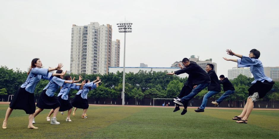 重庆大学生拍“民国风”毕业照记录校园生活