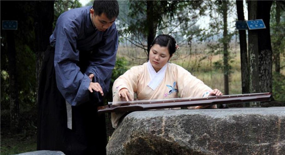 成都准<em>空姐</em>穿制服农田<em>学</em>插秧 - 华声新闻