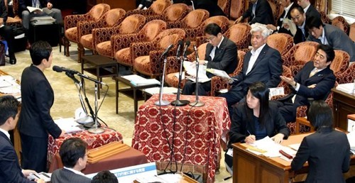 日媒：安倍奚落在野党议员“快点提问”遭痛批