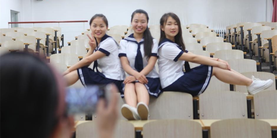 图片故事：女学霸们的毕业照