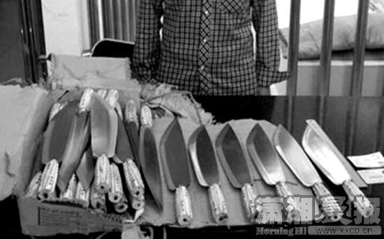 长沙男子赴郴州采购40把杀猪刀 带进高铁站被处罚 