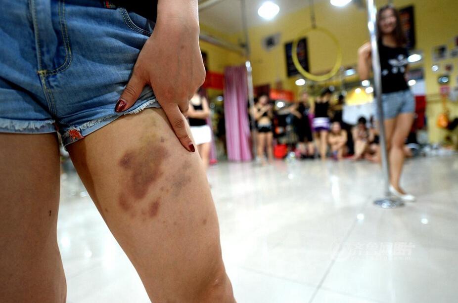 济南钢管<em>舞女</em>学员展性感身姿 学成后回乡月入