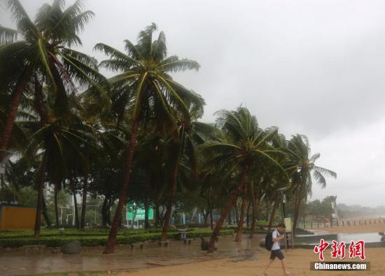 “鲸鱼”已减弱为热带风暴级向西北方向移动