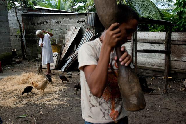 探访哥伦比亚制毒村:催生地下交易 毒为经济支柱