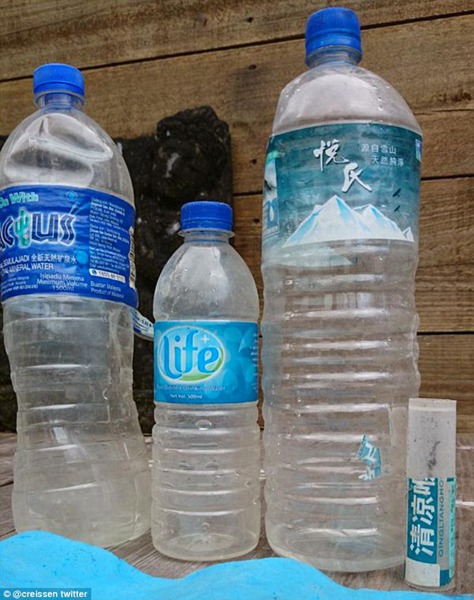 8月1日当地一名律师发现三个矿泉水瓶