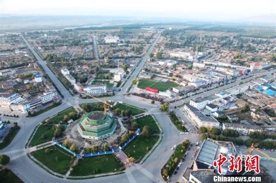 俯瞰特克斯，就象一张巨大的八卦图。 刘灵波 摄