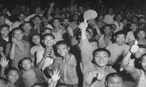 全国人民庆祝胜利。（资料图）