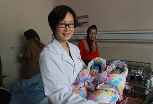 新疆网讯 时光飞逝，岁月如梭，转眼间已经来疆一年半了，记得2013年12月13日随昆山援疆工作组来到新疆阿图什开展援疆工作，那时候既兴奋也很紧张，兴奋的是有机会来到祖国最西陲，紧张的是对这里基本一无所知，内心很忐忑。然而，现在我已渐渐了解新疆、理解新疆、融入新疆、热爱新疆，在这里，我们和各族人民心心相印，在这里，我们就是和睦的一家。