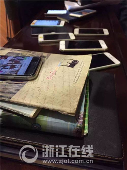 警方缴获的作案手机和账本