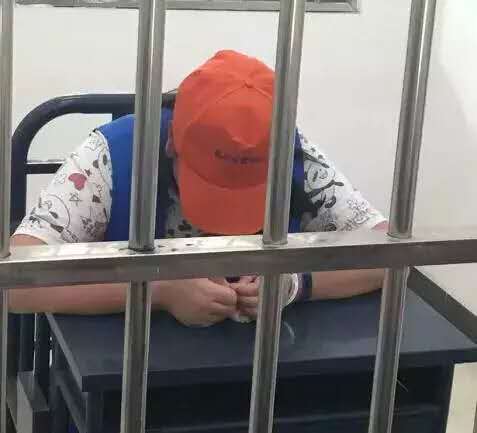 400多人卖淫团伙：明星包夜1万起 双胞胎4.5万