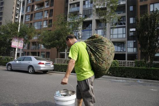 天津爆炸一月后：被改变的生活再难回去