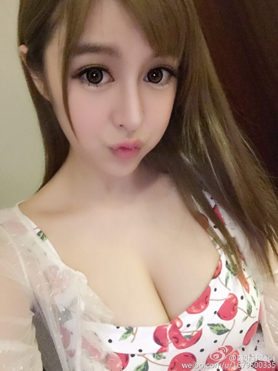 复旦女神龚叶轩泳姿优美 变性感美人鱼