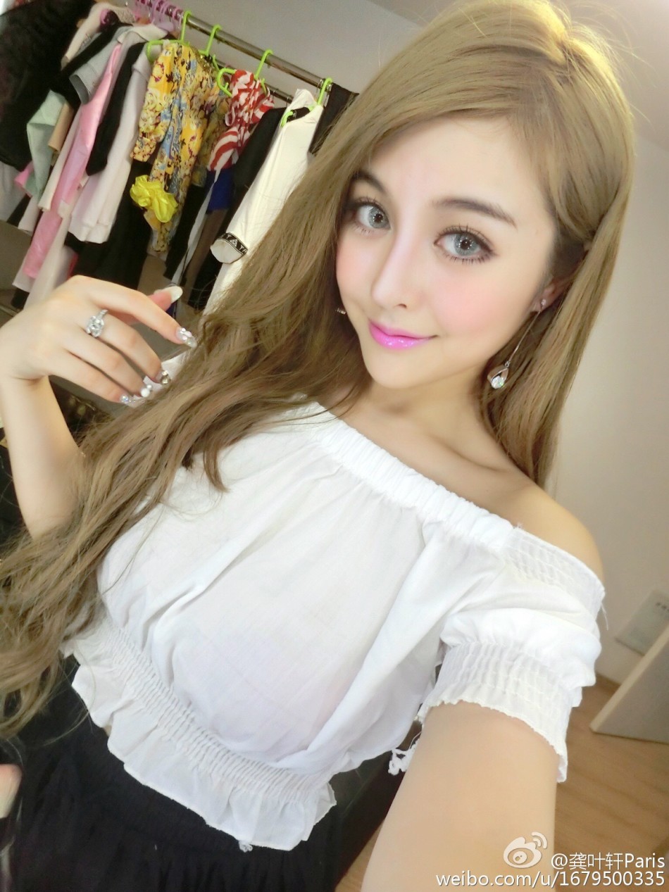 复旦女神龚叶轩泳姿优美 变性感美人鱼