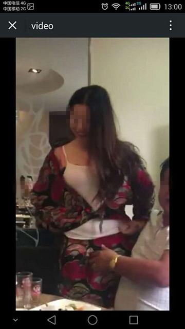江苏村干部被曝不雅视频:饭桌上脱女子衣服