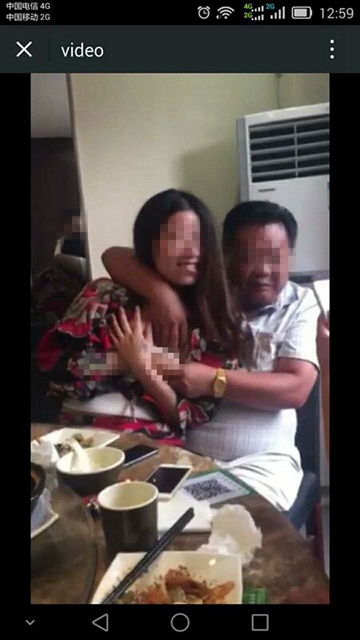 江苏村干部被曝不雅视频:饭桌上脱女子衣服