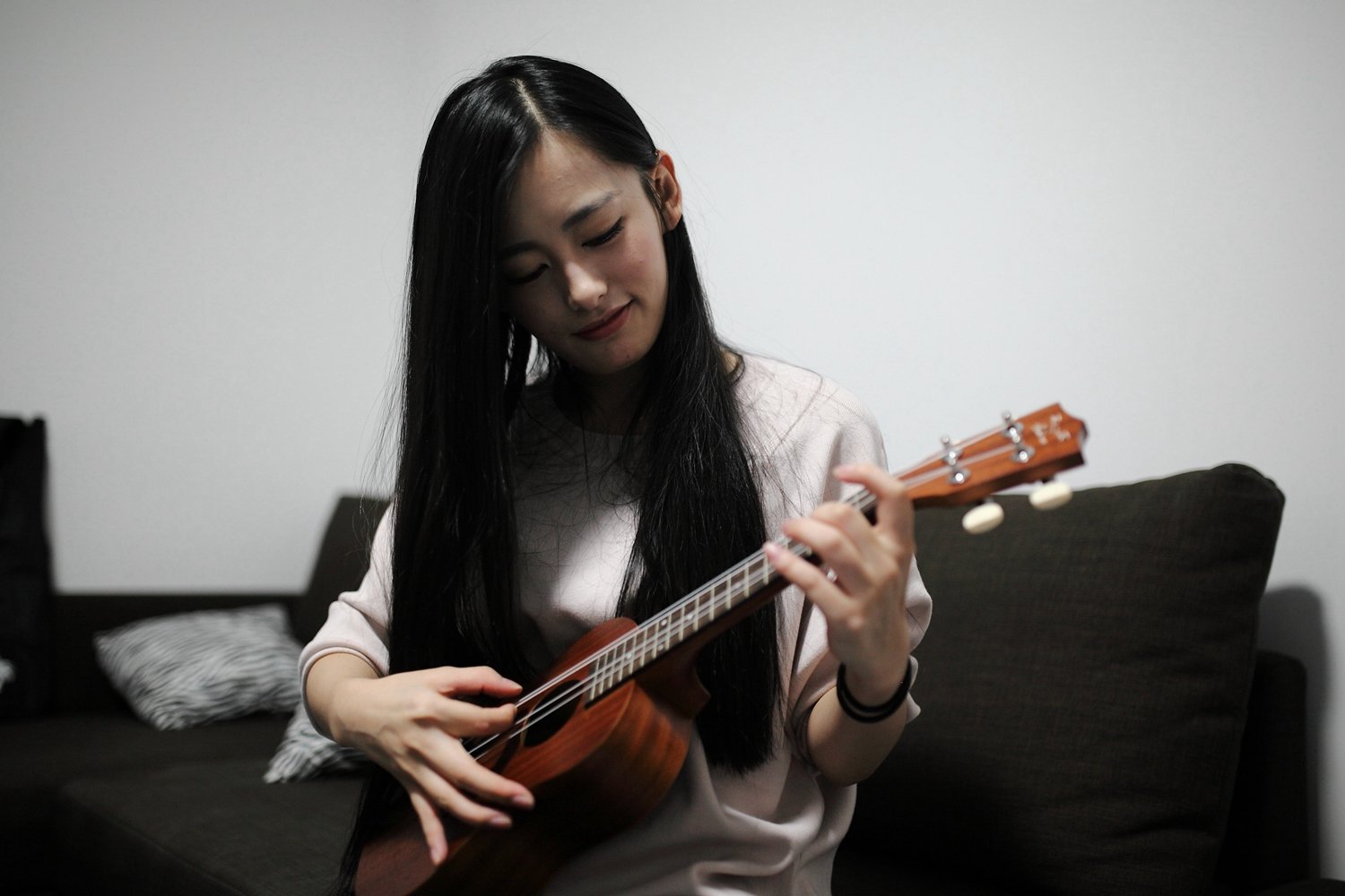 90后空姐业余喜好开网店 自己做模特 (1/19)