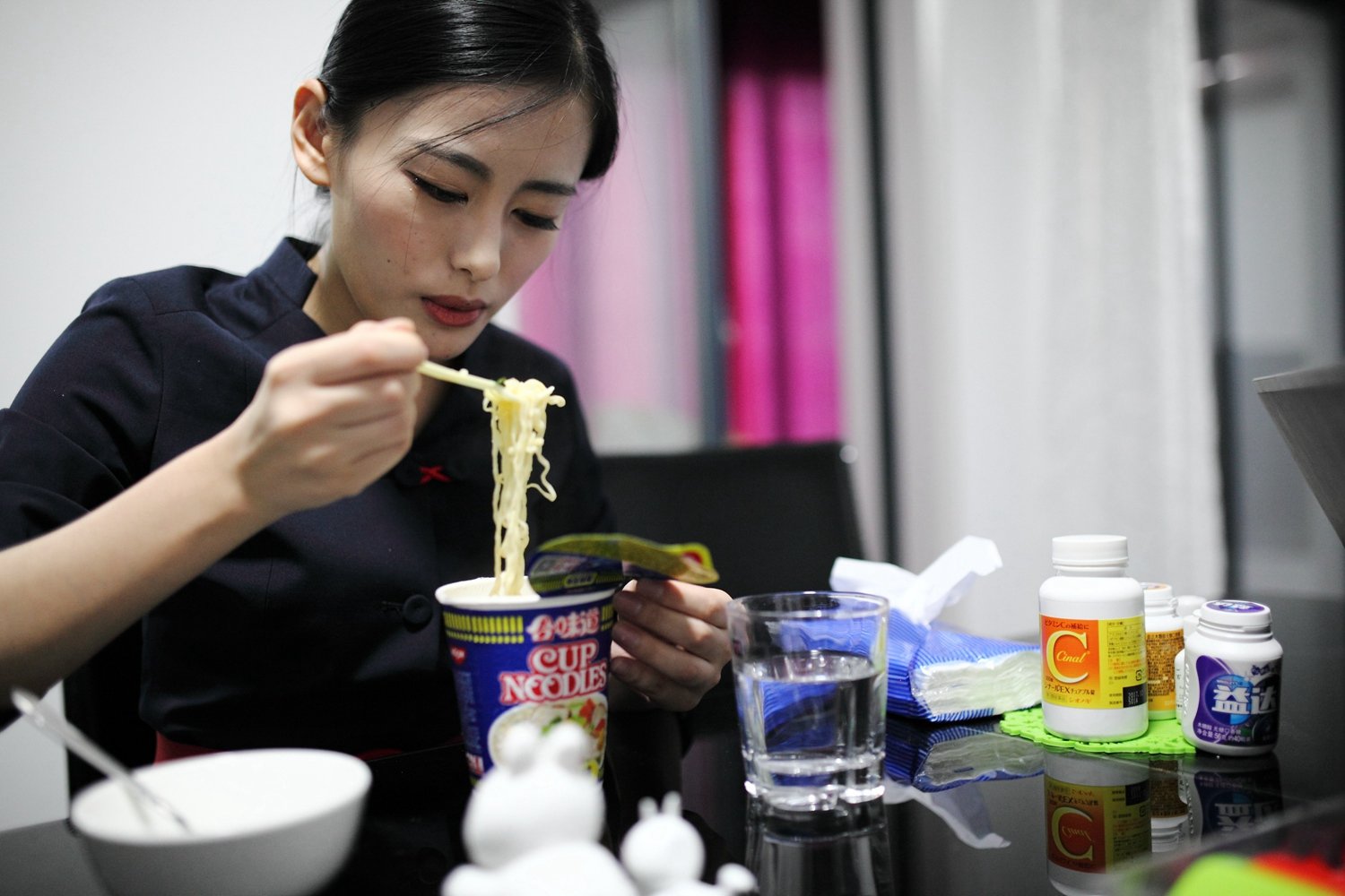 90后空姐业余喜好开网店 自己做模特 (1/19)