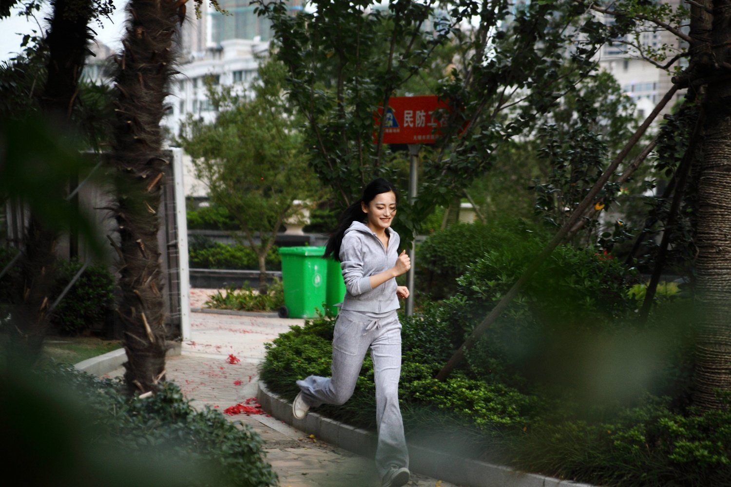 90后空姐业余喜好开网店 自己做模特 (1/19)