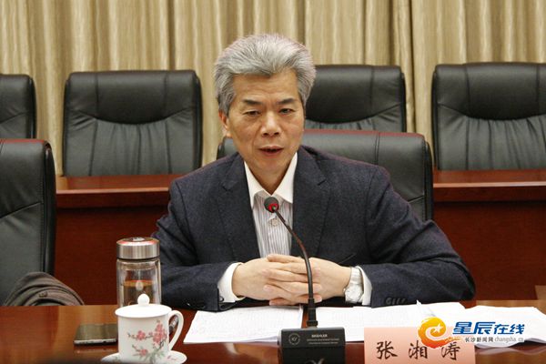 长沙市委常委、宣传部长张湘涛出席座谈会并讲话。