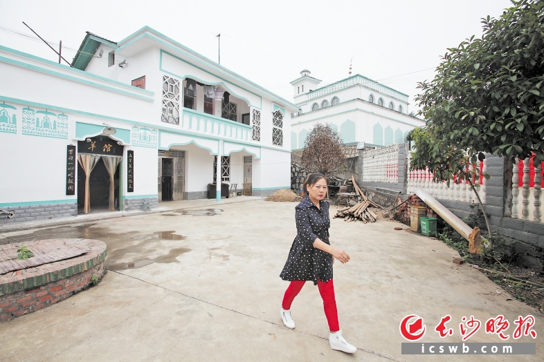 村上对20户回民民居进行统一风格的改造，这些具有民族特色的民居，成为汉回村的一道靓丽风景。长沙晚报记者 熊伟 摄