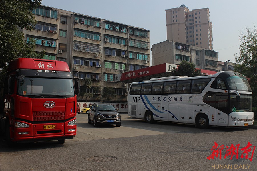 加油站严禁停放社会车辆