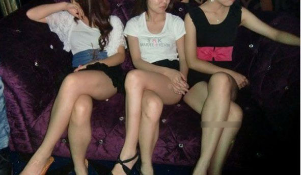 酒吧女自曝内幕：环境混乱不堪还要完成创收任务