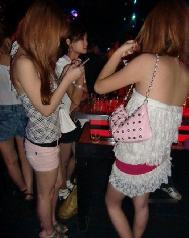 酒吧女自曝内幕：环境混乱不堪还要完成创收任务