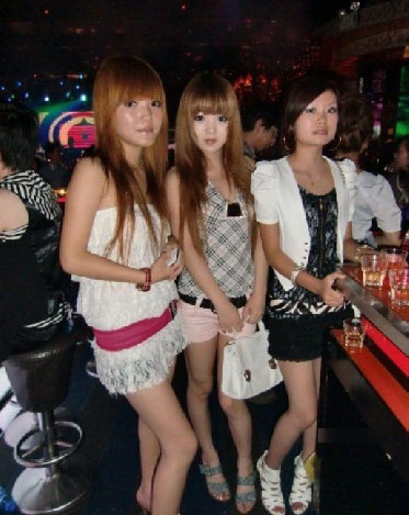 酒吧女自曝内幕：环境混乱不堪还要完成创收任务