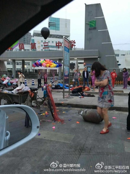 温州一中学门口发生氢气爆炸 卖气球摊贩身亡
