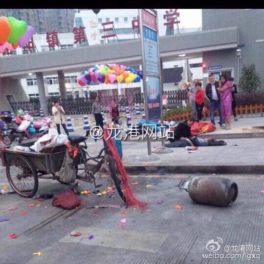 温州一中学门口发生氢气爆炸 卖气球摊贩身亡