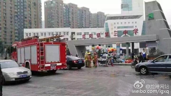 温州一中学门口发生氢气爆炸 卖气球摊贩身亡