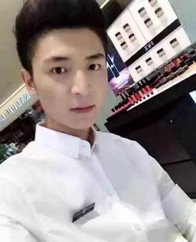 宁波“高颜值”交警致拥堵 女孩求交往